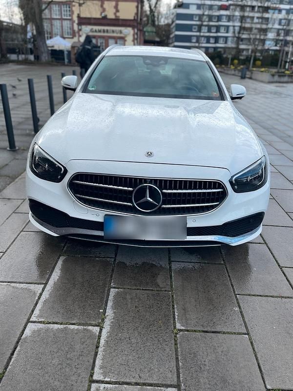 Gebraucht Mercedes E220 2023 Weiß Kombi