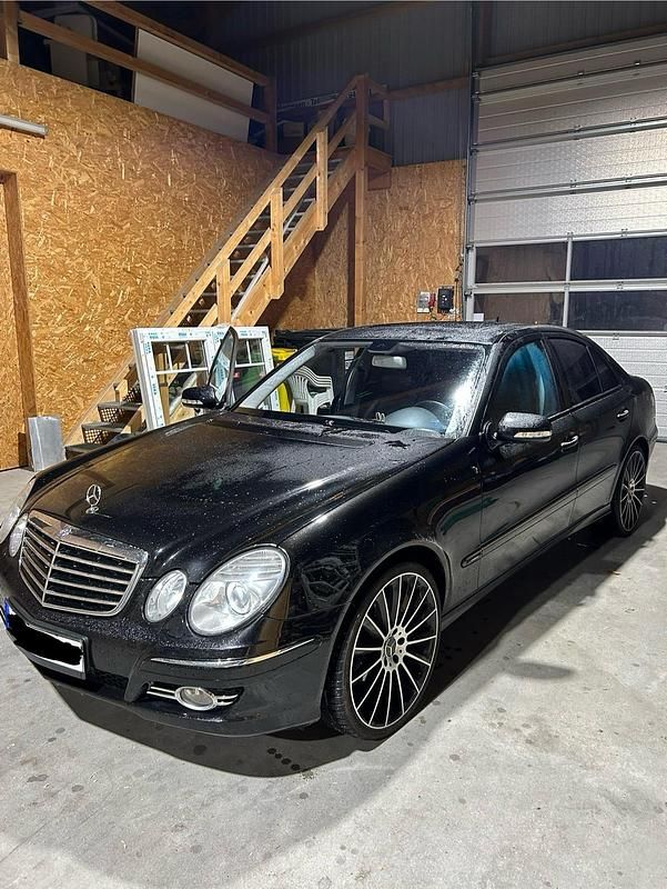 Schwarz Gebraucht 2006 Mercedes E320 Avantgarde Limousine | 7.000 € (Fairer Preis) - Bild 1/4