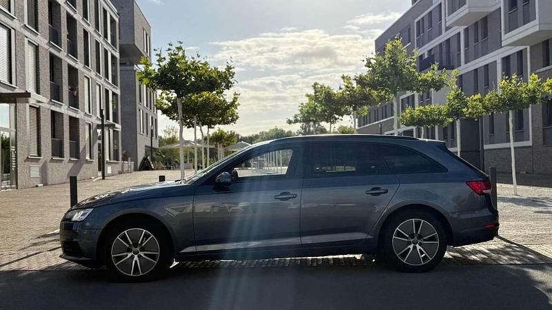 Gebraucht Audi A4 Basis 150 PS (110 kW) 2017 Grau Kombi
