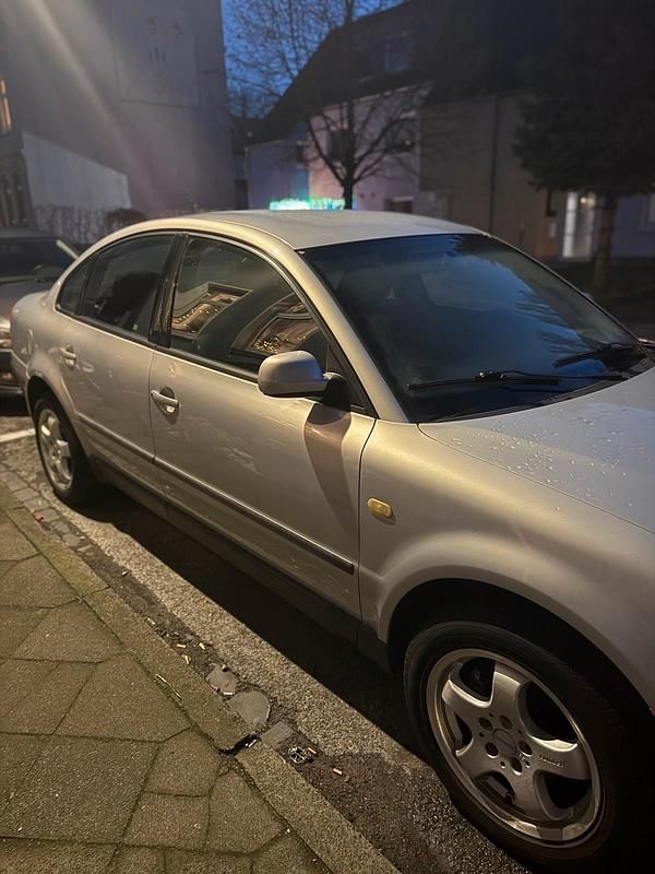 Gebraucht VW Passat 115 PS (84 kW) 2000 Grau Limousine