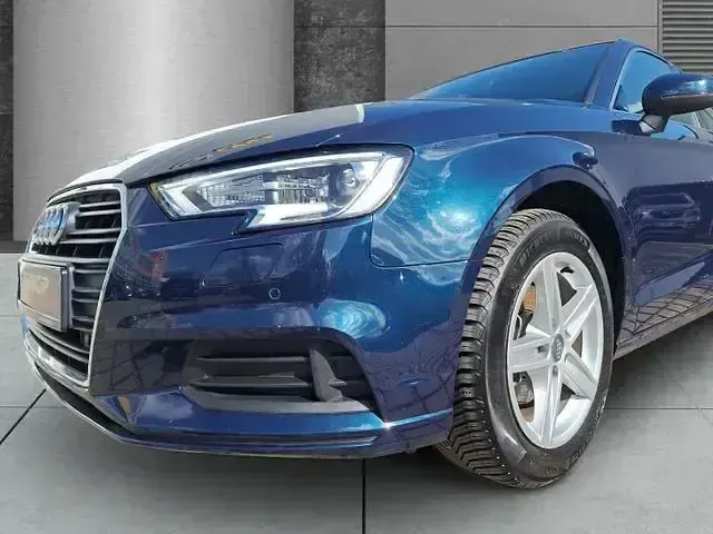 Gebraucht Audi A3 Comfort 116 PS (85 kW) 2018 Blau Limousine