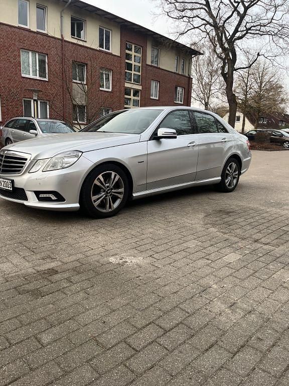 Gebraucht Mercedes E350 Avantgarde 265 PS (194 kW) 2011 Silber Limousine