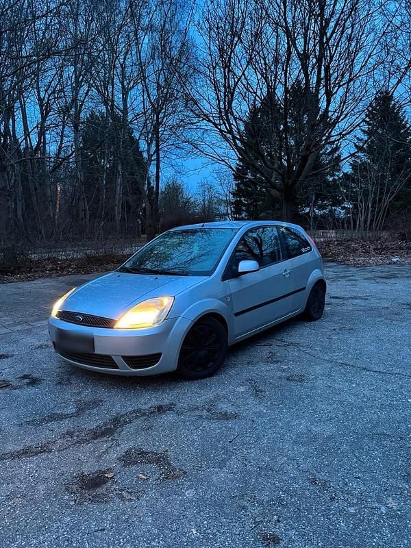 Gebraucht Ford Fiesta 70 PS (51 kW) 2005 Grau Kleinwagen