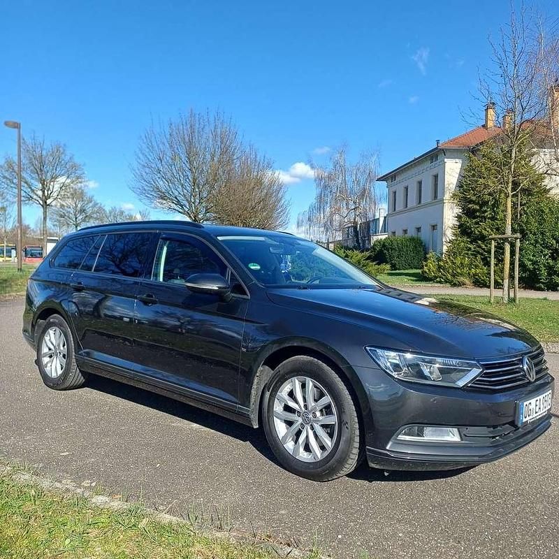 Gebraucht VW Passat Trendline 150 PS (110 kW) 2019 Grau Limousine