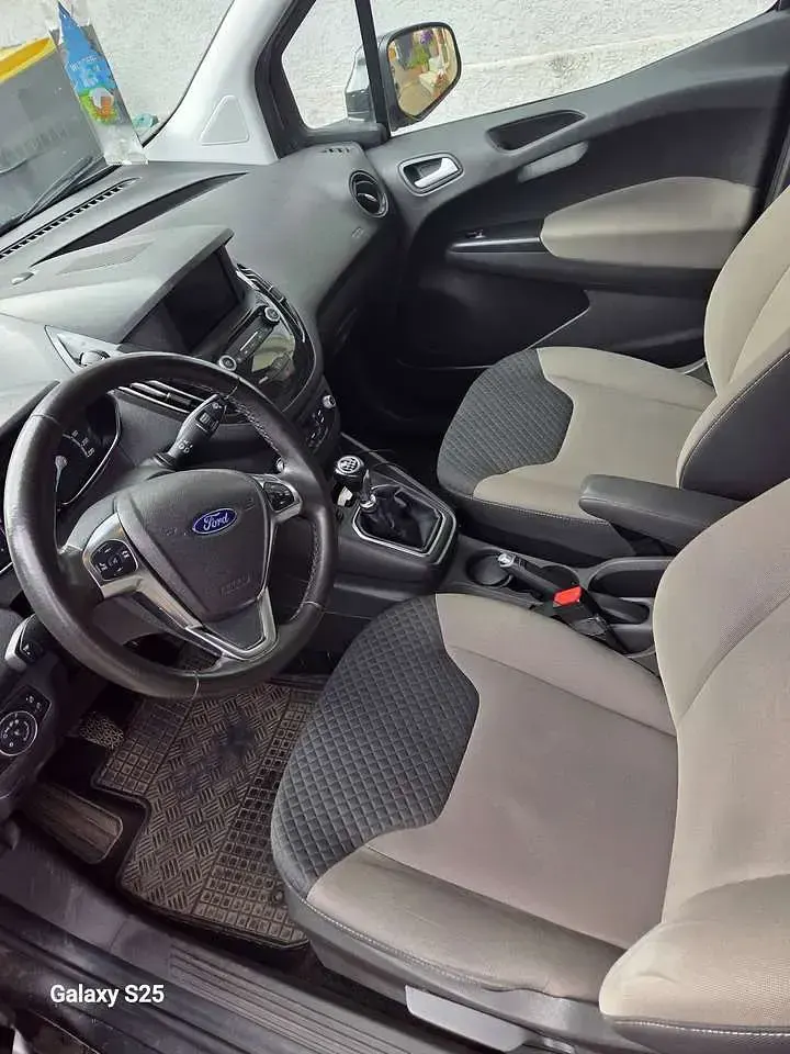 Gebraucht Ford Tourneo Titanium 101 PS (74 kW) 2018 Grau Kombi