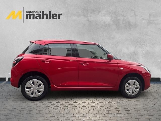 Neu Suzuki Swift Club 83 PS (61 kW) 2025 Rot Kleinwagen