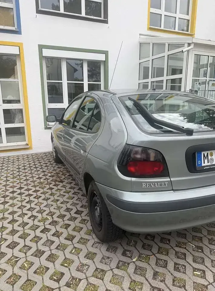 Gebraucht Renault Mégane 75 PS (55 kW) 1998 Limousine