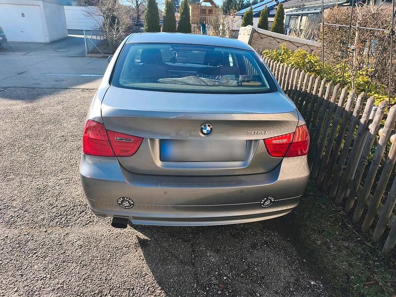 Gebraucht BMW 318 143 PS (105 kW) 2009 Grau Limousine