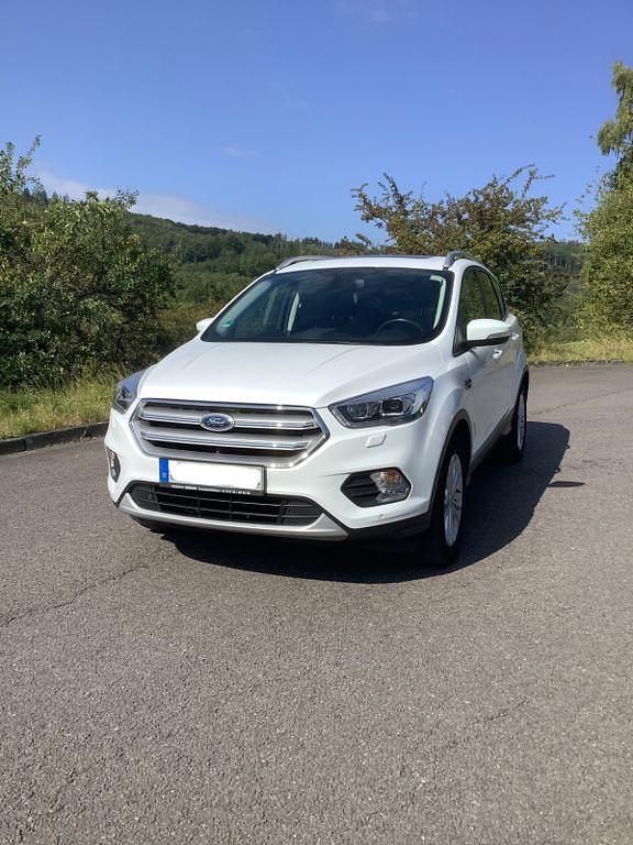 Weiß Gebraucht 2018 Ford Kuga Titanium SUV | 12.550 € (Guter Preis) - Bild 1/4