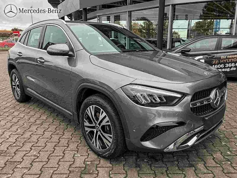 Gebraucht Mercedes GLA180 Progressive 136 PS (100 kW) 2024 Metalliclack mountaingrau SUV
