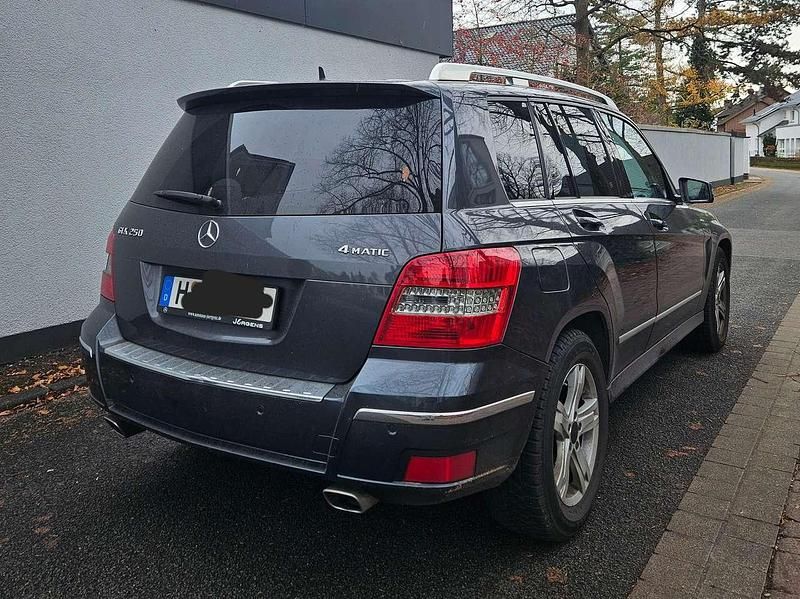 Gebraucht Mercedes GLK250 204 PS (150 kW) 2011 Grau SUV