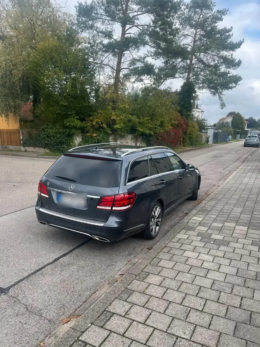 Gebraucht Mercedes E220 170 PS (125 kW) 2017 Grau Kombi