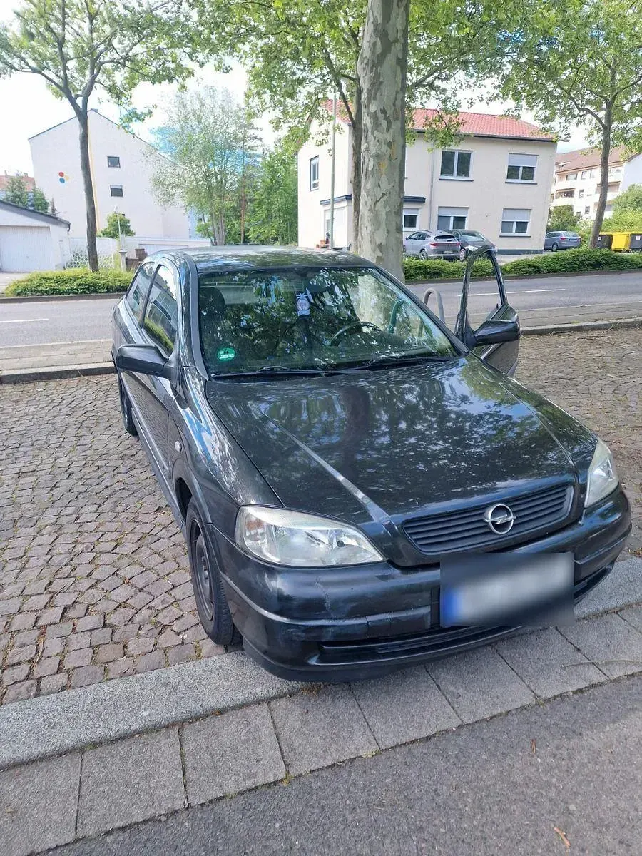Gebraucht Opel Astra 75 PS (55 kW) 2000 Schwarz Coupé