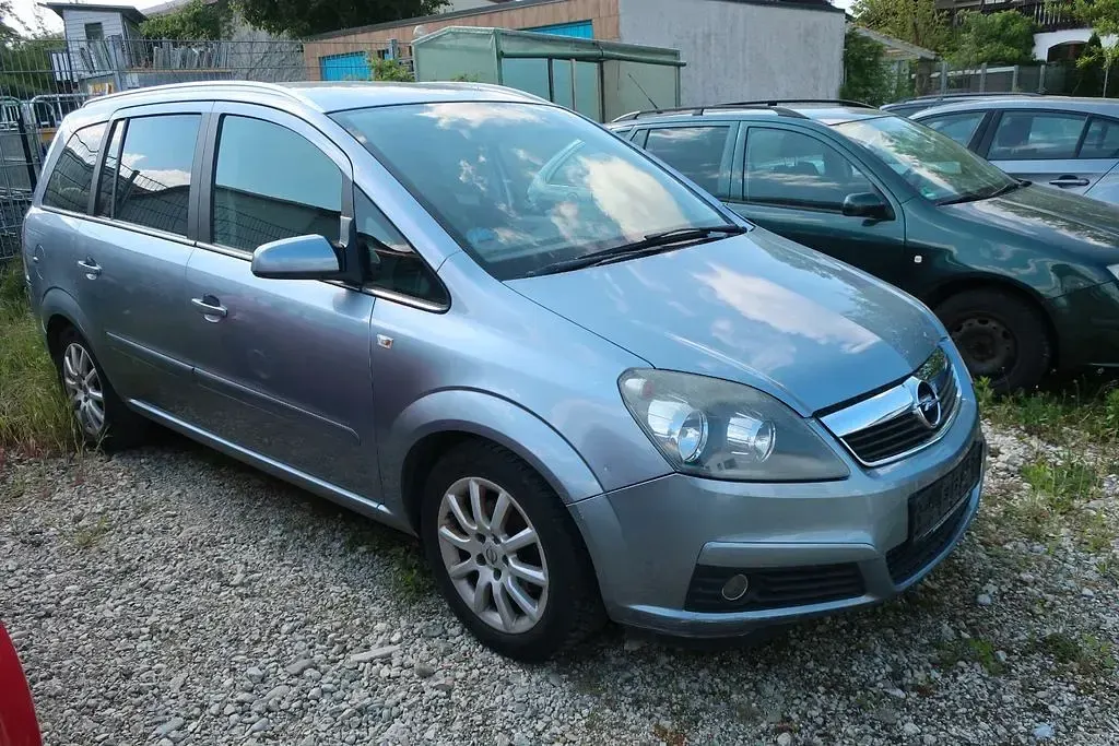 Gebraucht Opel Zafira Edition 140 PS (102 kW) 2007 Silber Van / Kleinbus