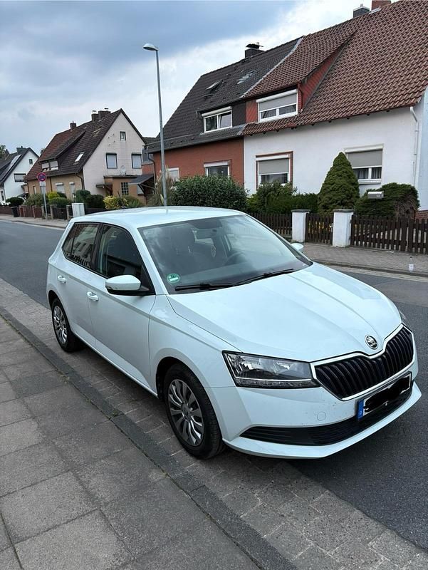 Weiß Gebraucht 2019 Skoda Fabia Kleinwagen | 8.500 € (Guter Preis) - Bild 1/4