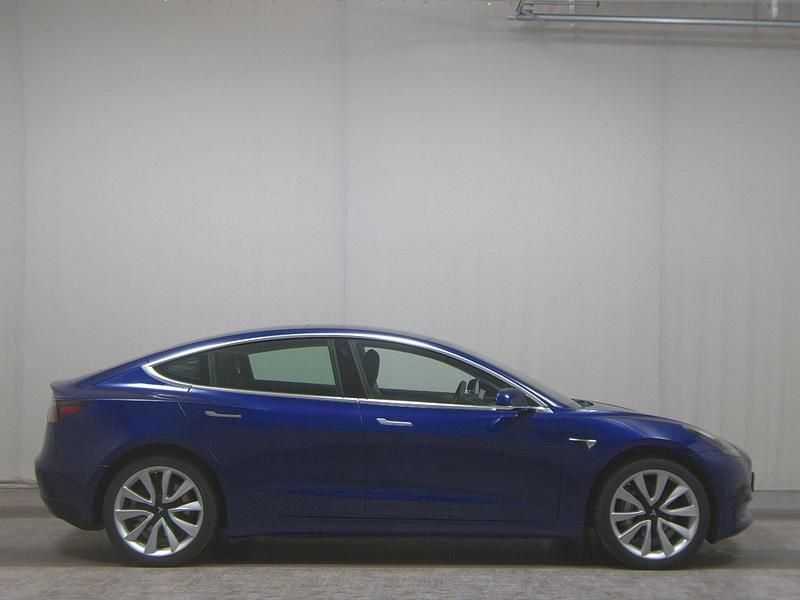 Blau Gebraucht 2020 Tesla Model 3 Standard Range Plus Limousine | 22.480 € (Superpreis) - Bild 1/4