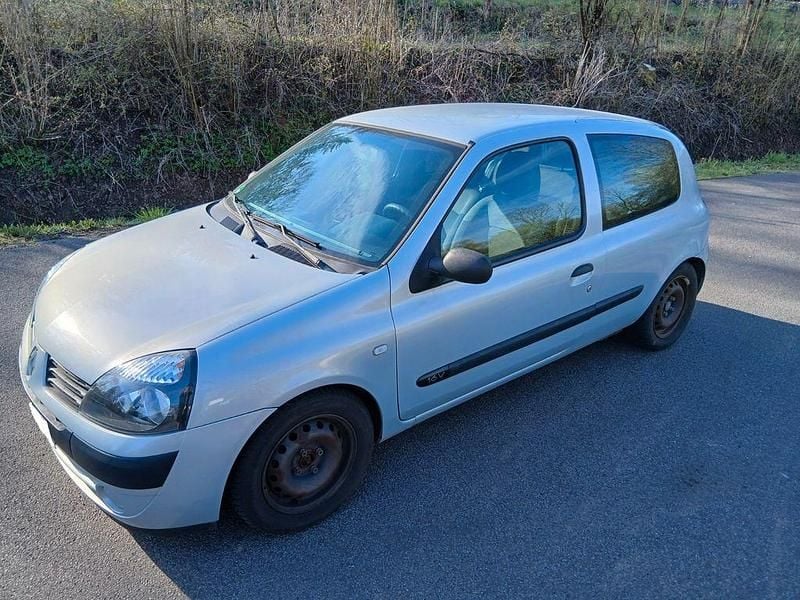 Second-hand Renault Clio II 75 CP (55 kW) 2004 Gri Berlinǎ