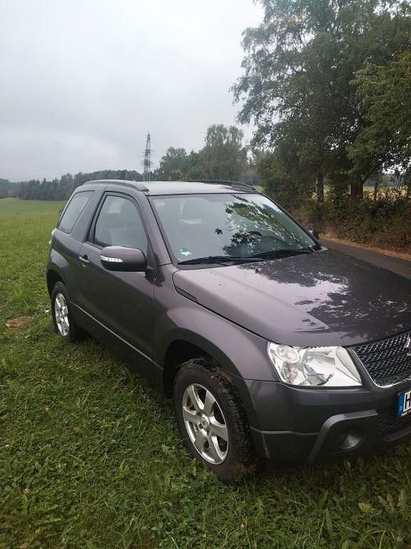 Silber Gebraucht 2012 Suzuki Grand Vitara City SUV | 8.500 € (Fairer Preis) - Bild 1/4