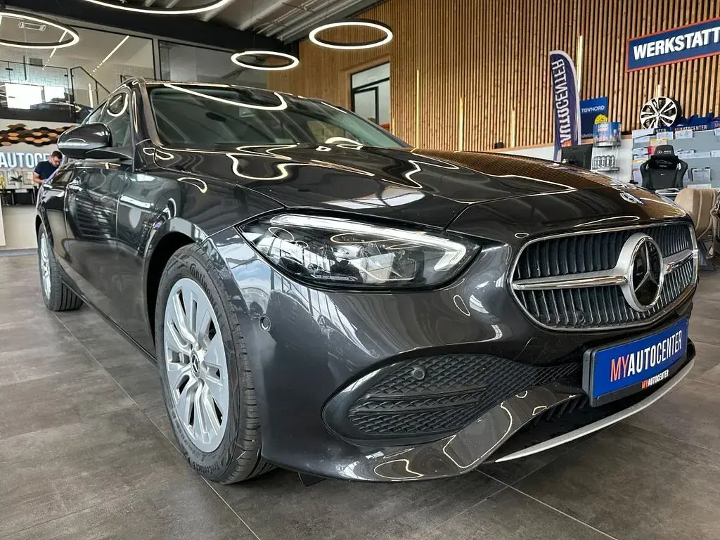 Gebraucht Mercedes C200 163 PS (119 kW) 2023 Grau Limousine