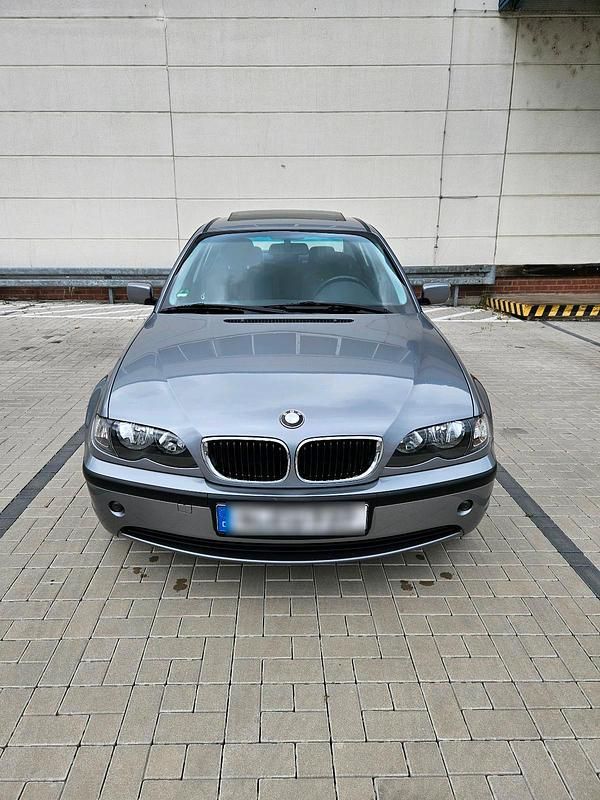 Silber Gebraucht 2004 BMW 316 Limousine | 7.100 € - Bild 1/4