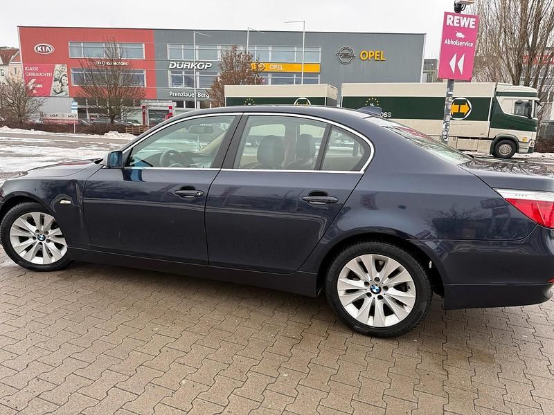Gebraucht BMW 525 177 PS (130 kW) 2004 Blau Limousine