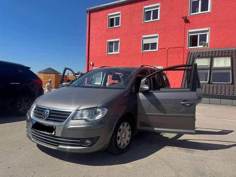 Gebraucht 2009 VW Touran Highline Van / Kleinbus | 4.000 € (Fairer Preis) - Bild 1/4
