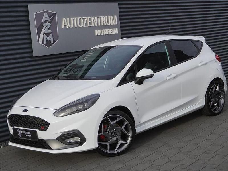 Weiß Gebraucht 2019 Ford Fiesta ST Limousine | 17.990 € (Fairer Preis) - Bild 1/4
