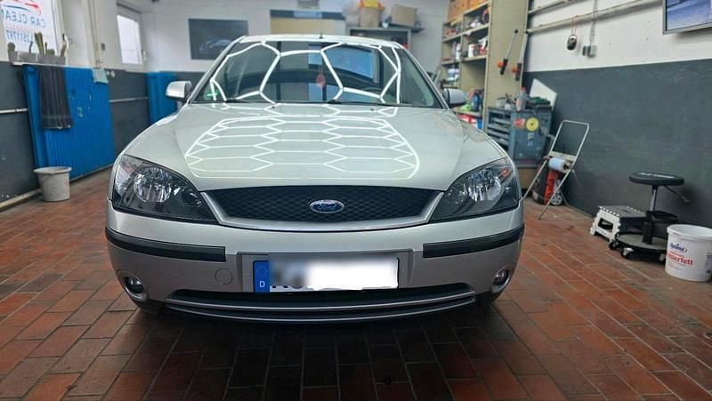 Gebraucht Ford Mondeo 146 PS (107 kW) 2002 Silber Limousine