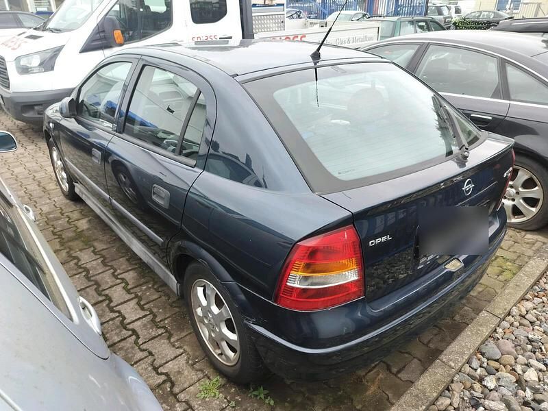 Gebraucht Opel Astra 84 PS (61 kW) 2001 Blau Limousine
