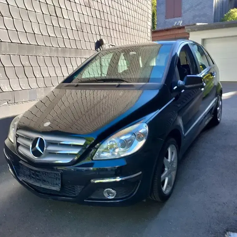 Gebraucht Mercedes B180 116 PS (85 kW) 2011 Schwarz Kleinwagen