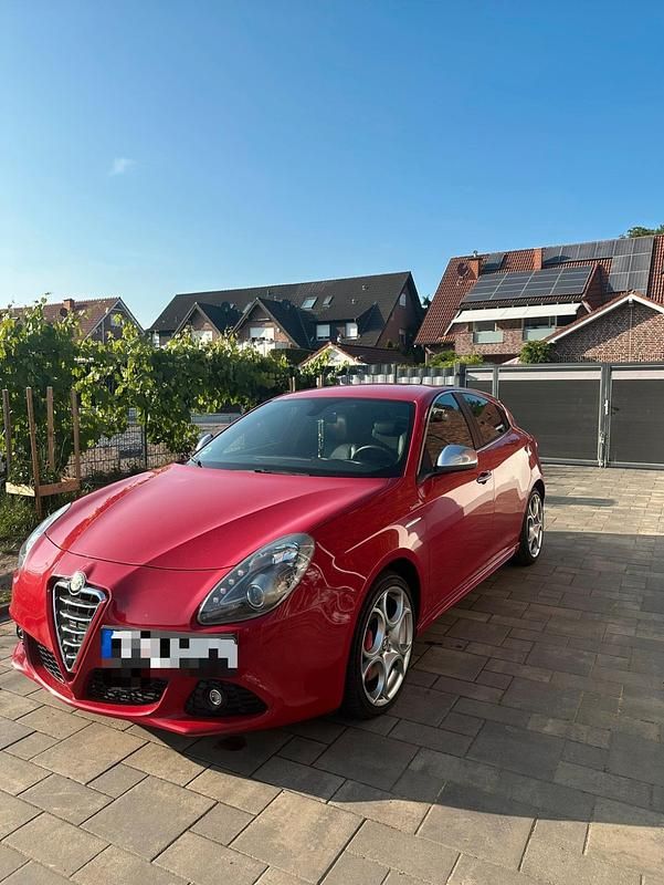 Gebraucht Alfa Romeo Giulietta 120 PS (88 kW) 2012 Rot Kleinwagen