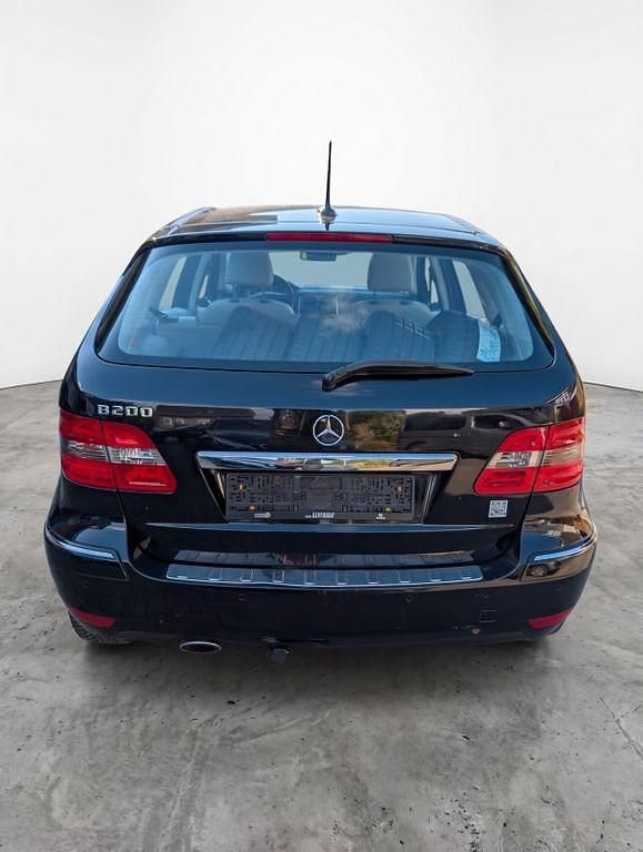 Używany Mercedes B200 140 KM (102 kW) 2010 Czarny Minivan