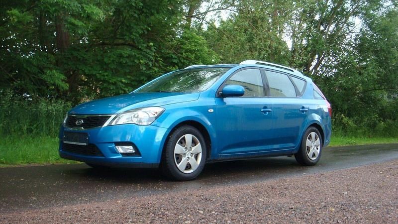 Gebraucht Kia Ceed DREAM-TEAM Edition 116 PS (85 kW) 2011 Blau Kleinwagen