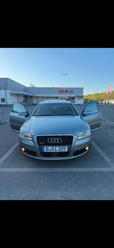 Silber Gebraucht 2007 Audi A8 Ambiente Limousine | 7.799 € (Fairer Preis) - Bild 1/4