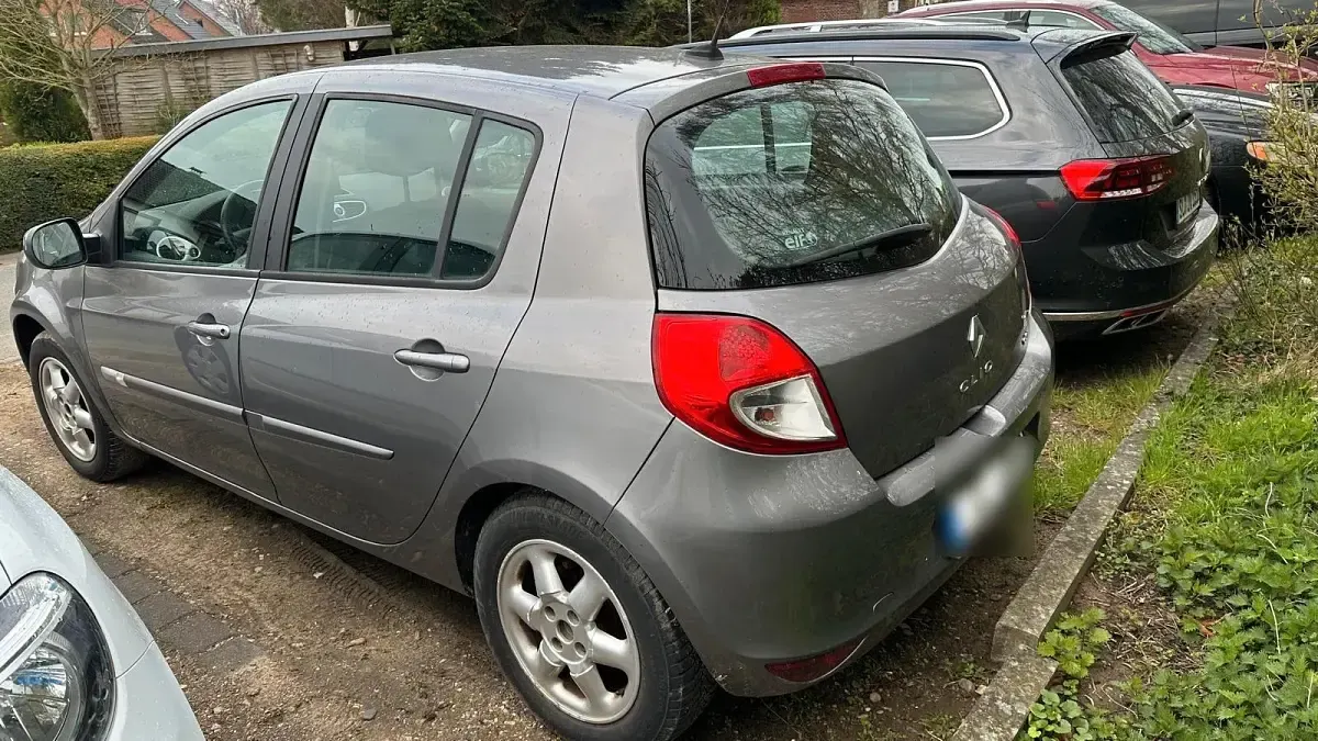 Gebraucht Renault Clio 88 PS (64 kW) 2012 Silber Kleinwagen