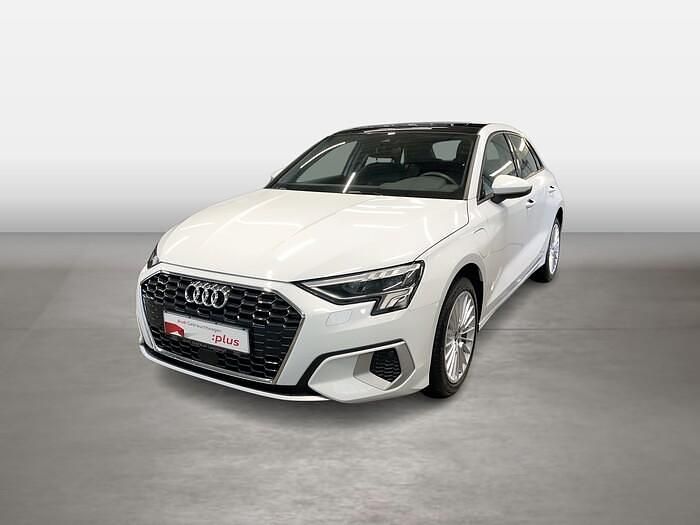 Gletscherweiss Gebraucht 2021 Audi A3 Sportback e-tron Advanced Limousine | 24.338 € (Fairer Preis) - Bild 1/4