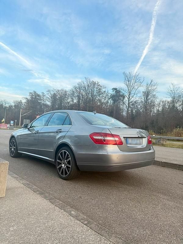 Gebraucht Mercedes E220 170 PS (125 kW) 2009 Grau Limousine