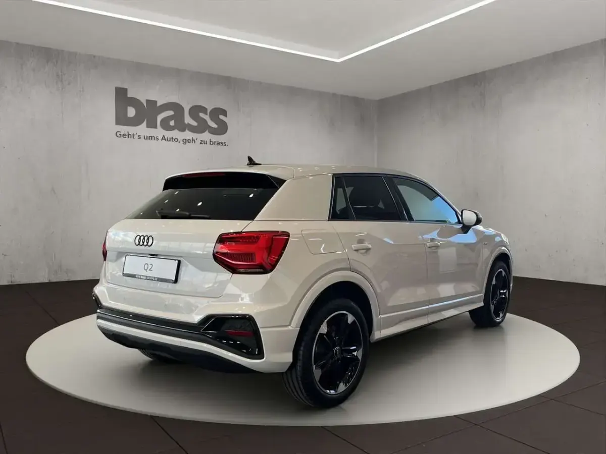 Neu Audi Q2 S-Line 150 PS (110 kW) 2026 Gletscherweiß metallic SUV