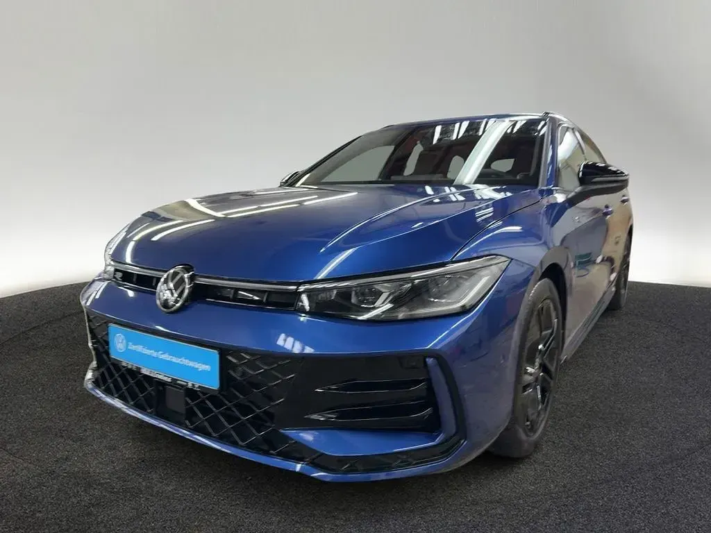 Gebraucht VW Passat R-line 193 PS (141 kW) 2025 Blau Kombi