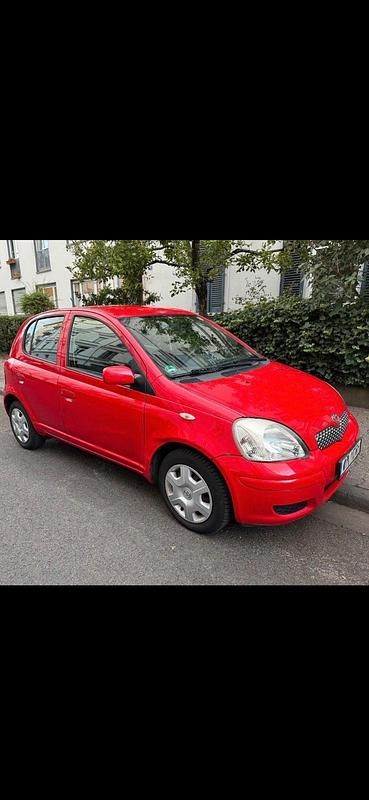Rot Gebraucht 2004 Toyota Yaris Limousine | 1.850 € (Fairer Preis) - Bild 1/4