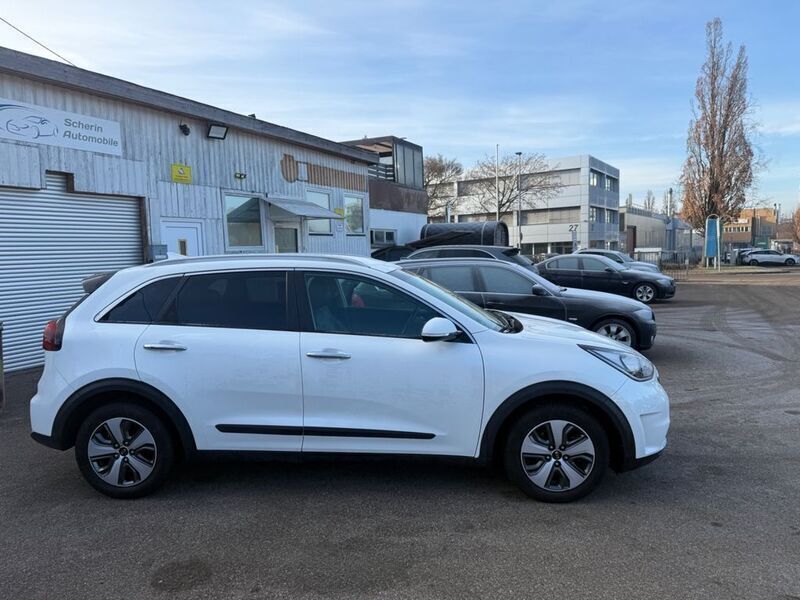 Gebraucht Kia Niro Vision 105 PS (77 kW) 2016 Weiß SUV