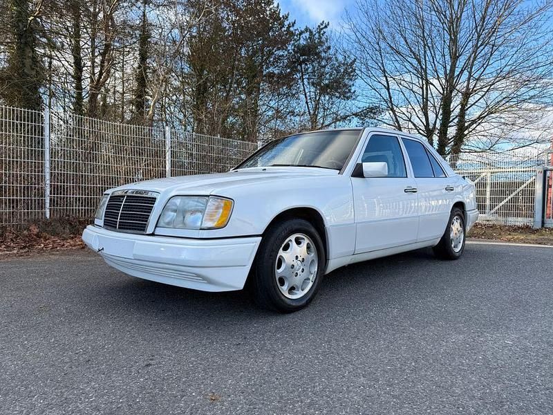 Gebraucht Mercedes E320 220 PS (161 kW) 1995 Weiß Limousine