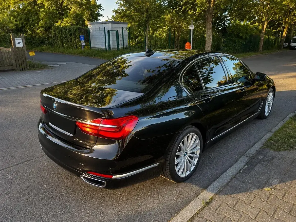 Gebraucht BMW 730 265 PS (194 kW) 2016 Schwarz Limousine