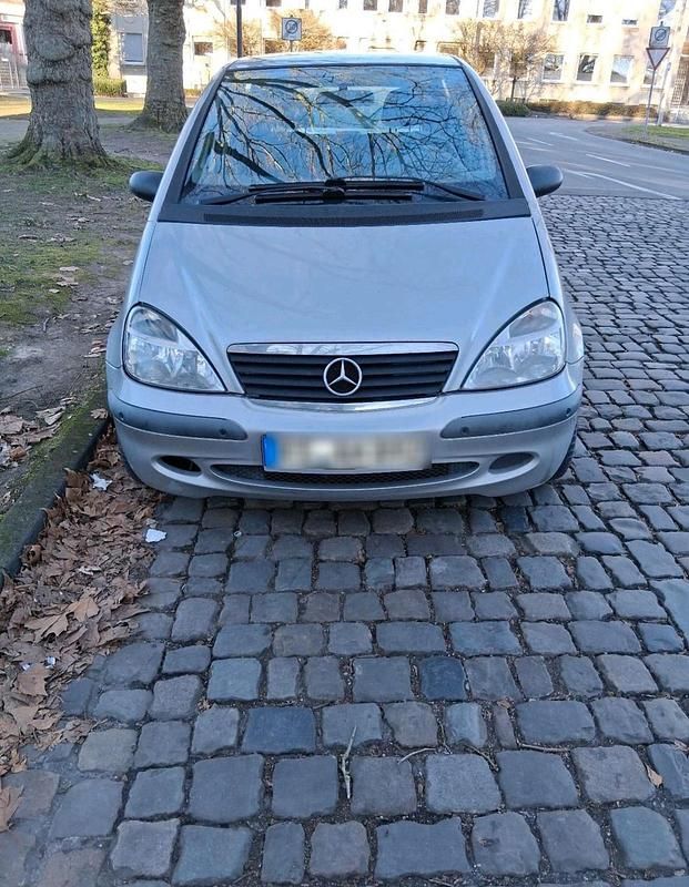 Grau Gebraucht 2002 Mercedes 170 Limousine | 1.900 € (Superpreis) - Bild 1/4