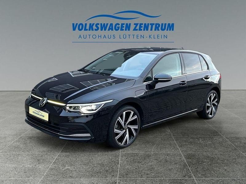 Deep black perleffekt (metallic) Gebraucht 2021 VW Golf VIII Style Limousine | 23.990 € (Fairer Preis) - Bild 1/4