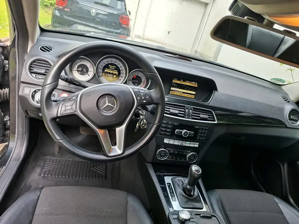 Używany Mercedes C220 170 KM (125 kW) 2012 Czarny Coupe