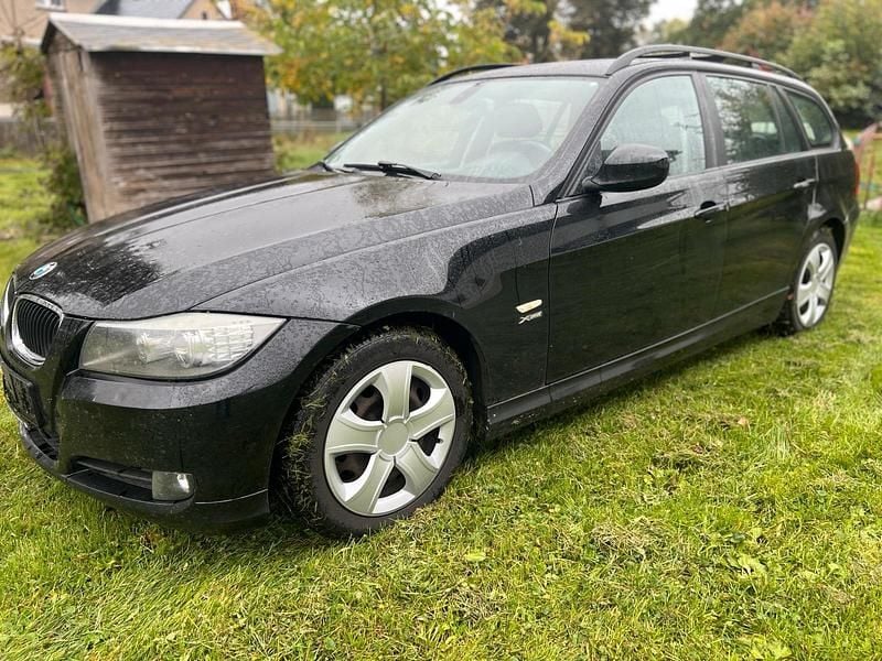 Schwarz Gebraucht 2009 BMW 320 Kombi | 2.950 € (Superpreis) - Bild 1/4