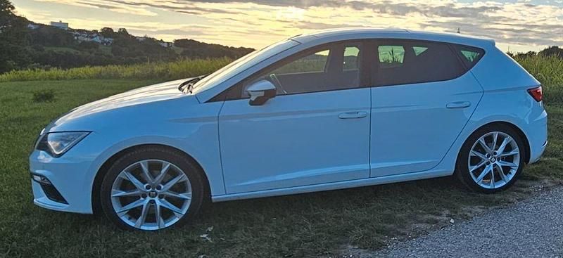 Weiß Gebraucht 2018 Seat Leon FR Limousine | 13.400 € (Fairer Preis) - Bild 1/4