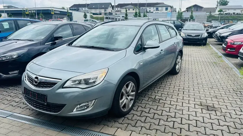 Gebraucht Opel Astra Edition 140 PS (102 kW) 2012 Kombi