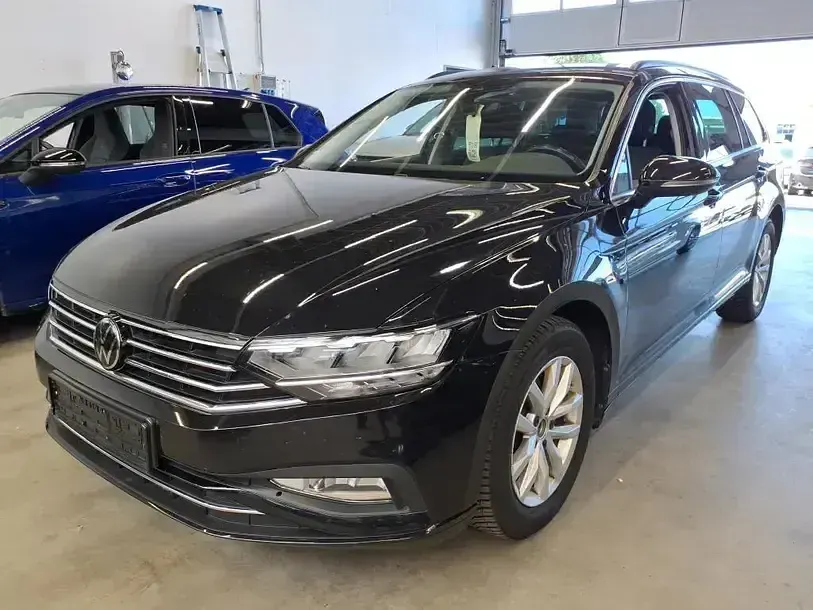 Gebraucht VW Passat Business 150 PS (110 kW) 2024 Deep black perleffekt Kombi